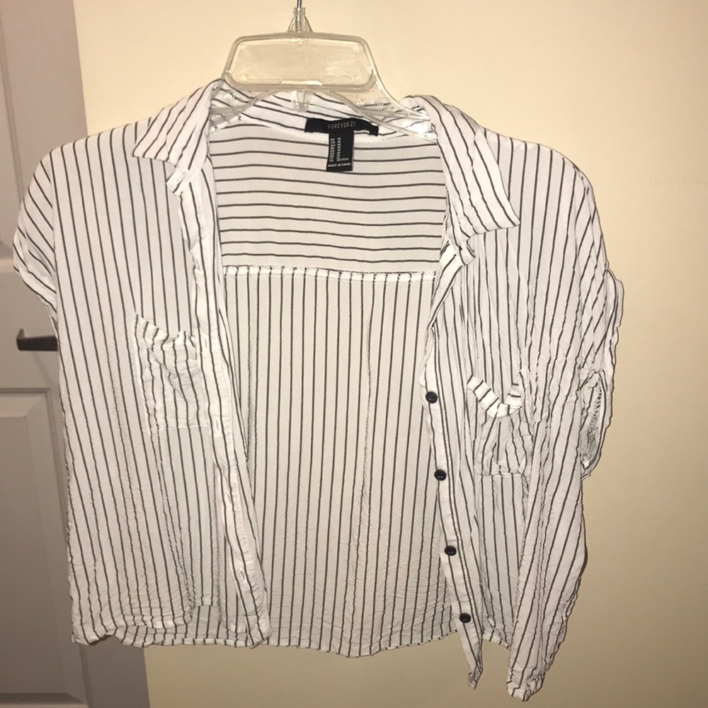 Cropped collared button up